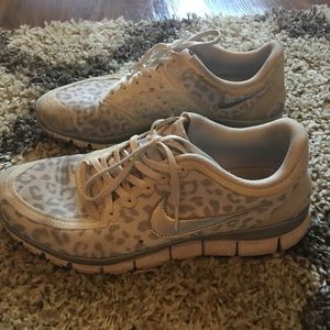 Nike white cheetah athletic shoe