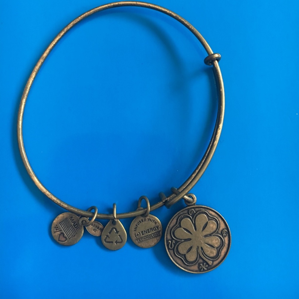 Four leaf clover Alex and Ani bracelet
