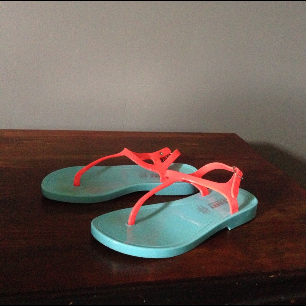 Girls Oldnavy sandals size 1.
