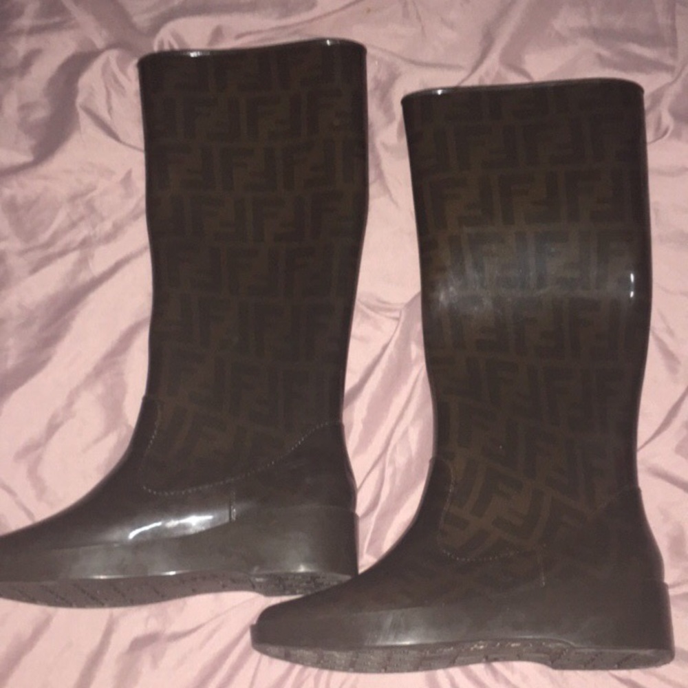 Fendi rain boots size 7 women's