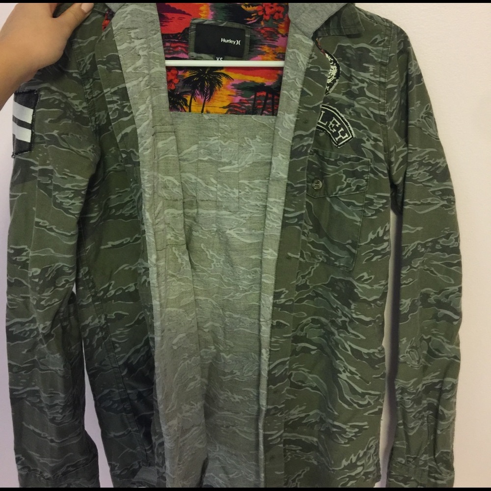 Vintage camo Hurley shirt with hoodie