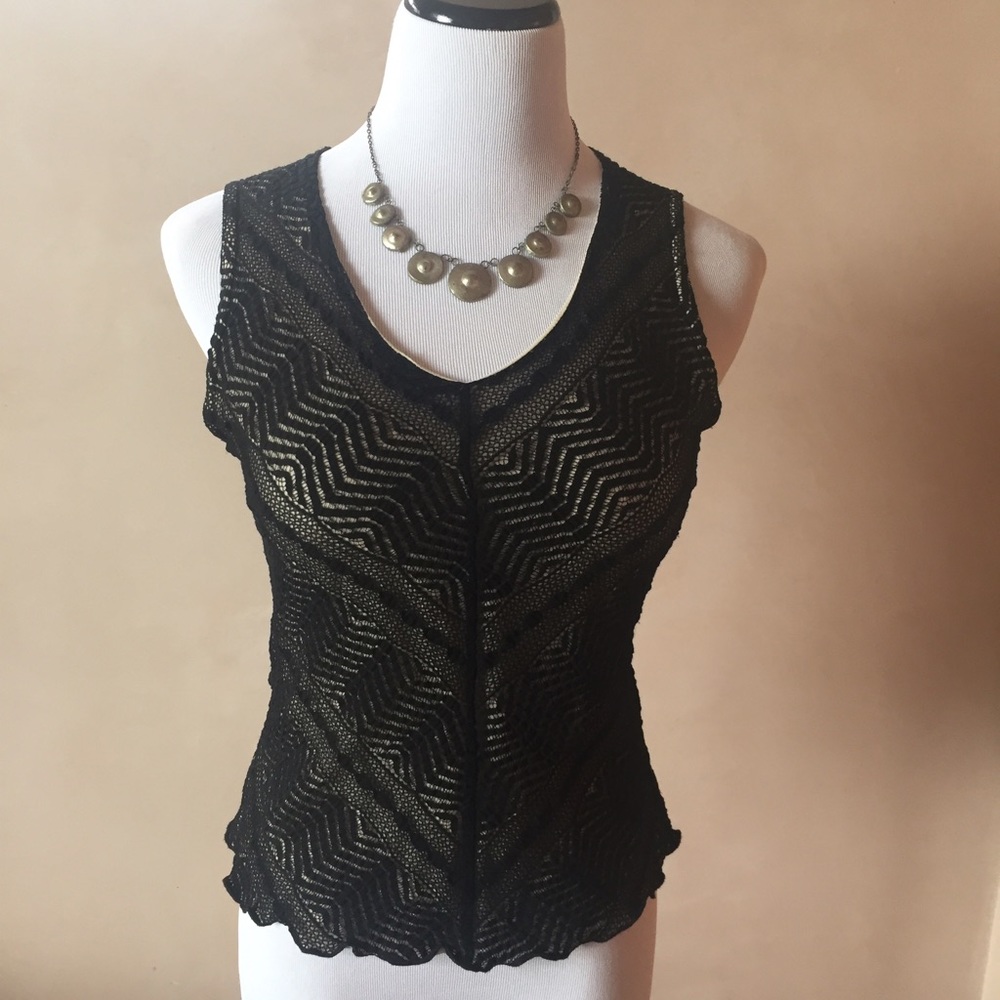 Mesh lace sleeveless top!