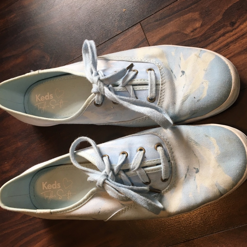 Taylor Swift seagull keds