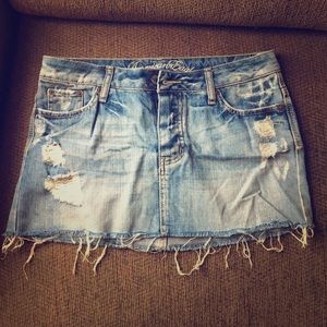American Eagle distressed jean skirt ❤️