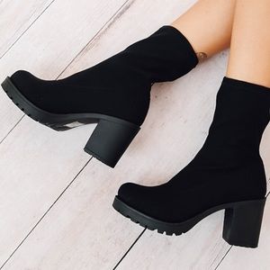 NEW Size 7 Peppermayo Platform Boots