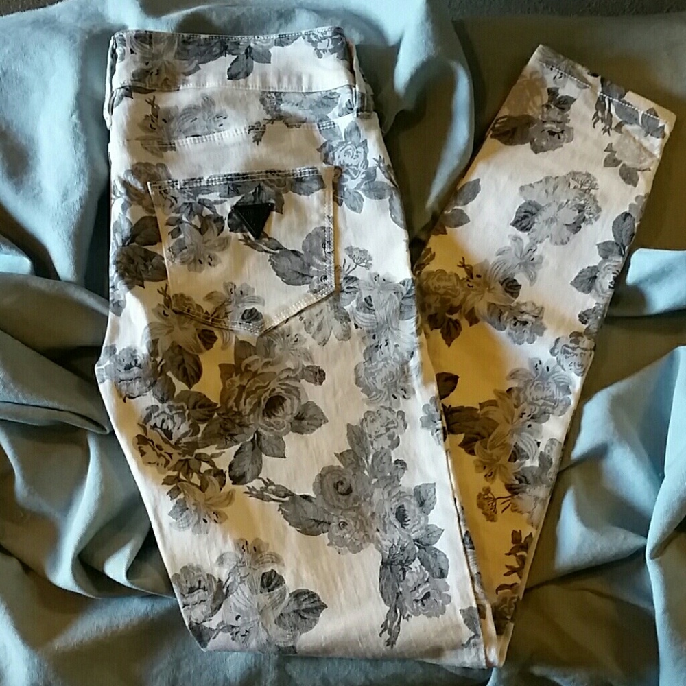 Guess Floral Skinny Jeans NWOT