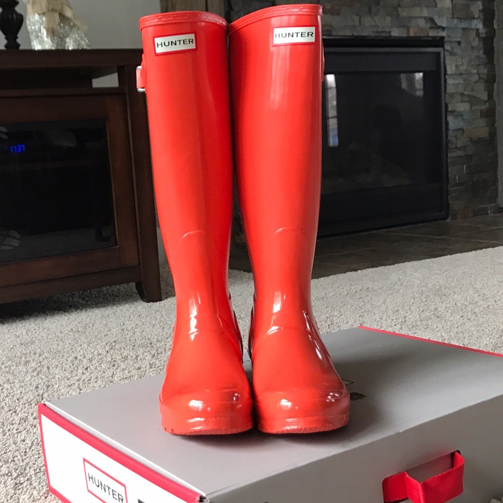 Hunter rain boots tent red brand new in box