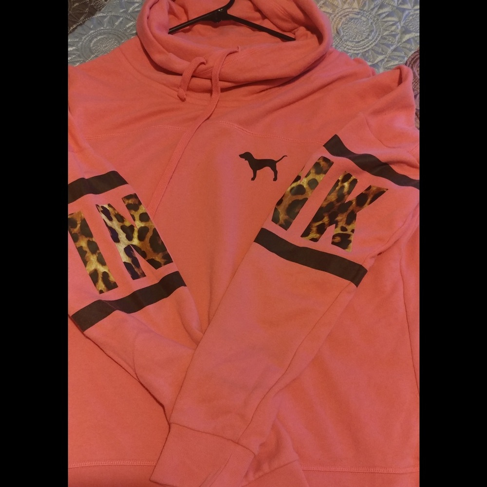 VS Pink Cowl