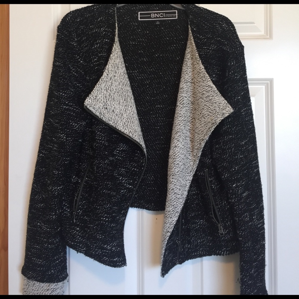 Woven jacket perfect for fall 