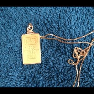 24k gold credit suisse pendant. 2.5 g