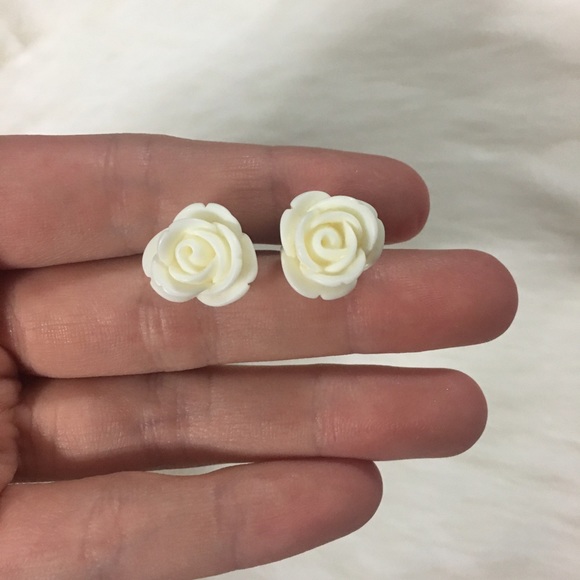 Jewelry - White rose earrings