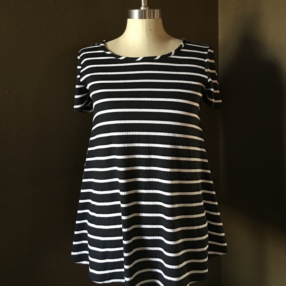 Short sleeve, knit t-shirt.