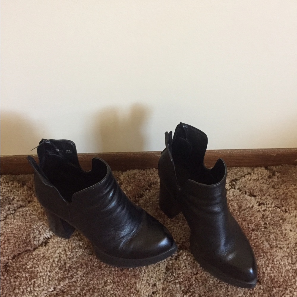 Black boots - Picture 2 of 4