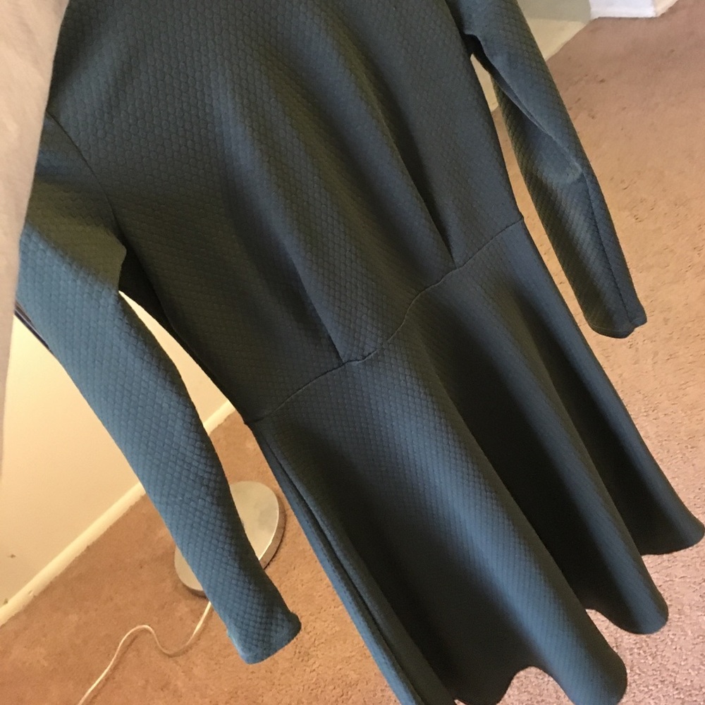 Green long sleeve dress
