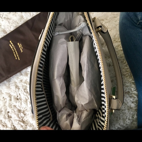 Kate Spade Purse (NEED GONE!!) - Picture 4 of 5