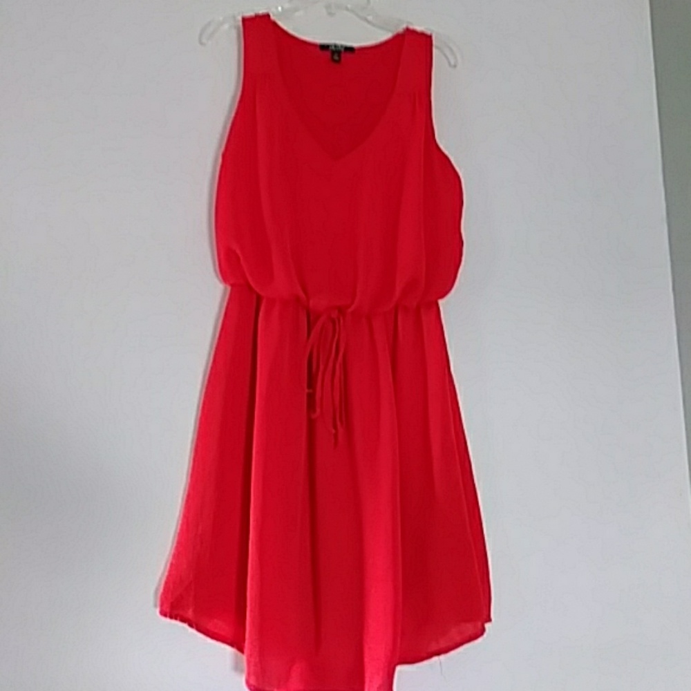 Simple dress - Picture 2 of 3
