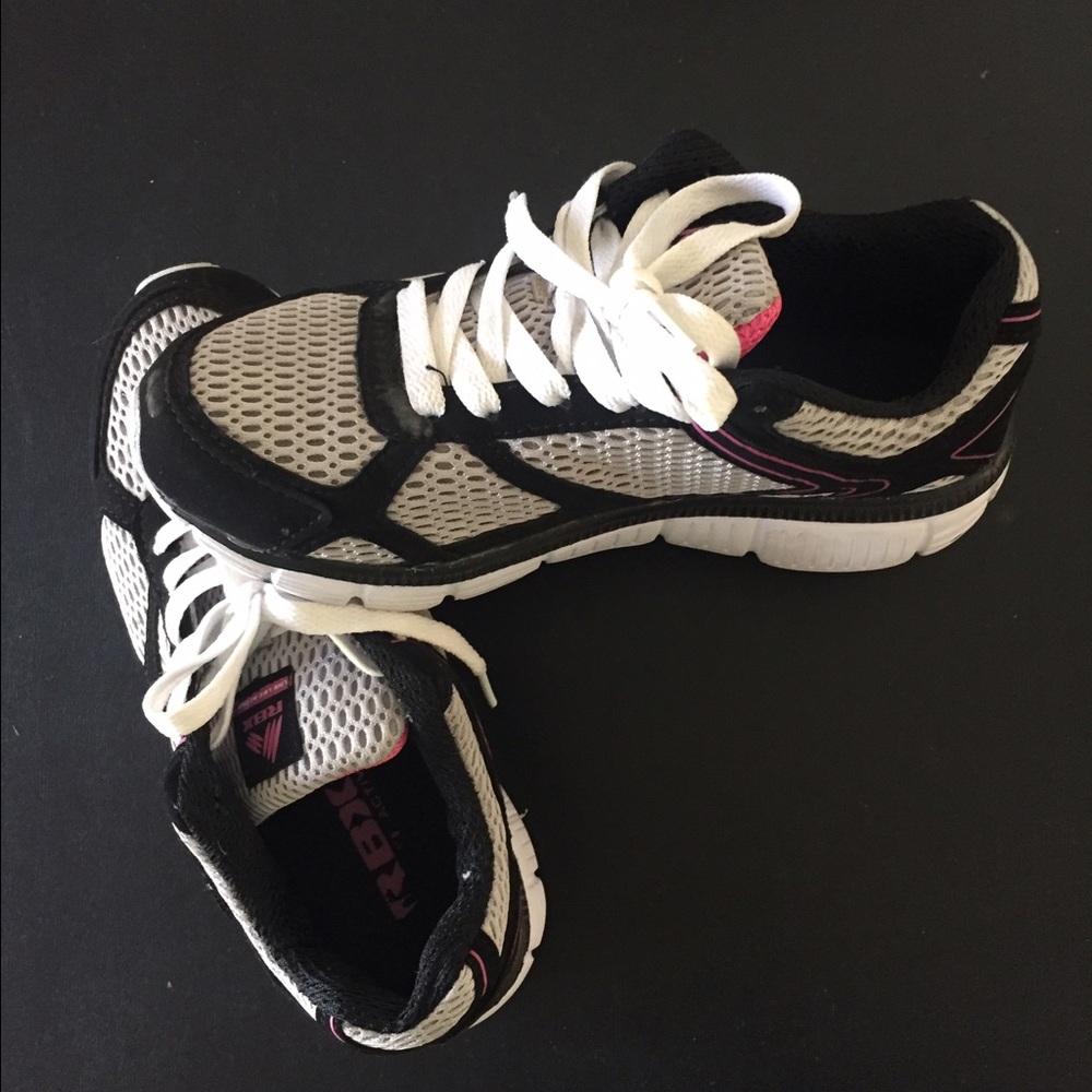 Sport shoes