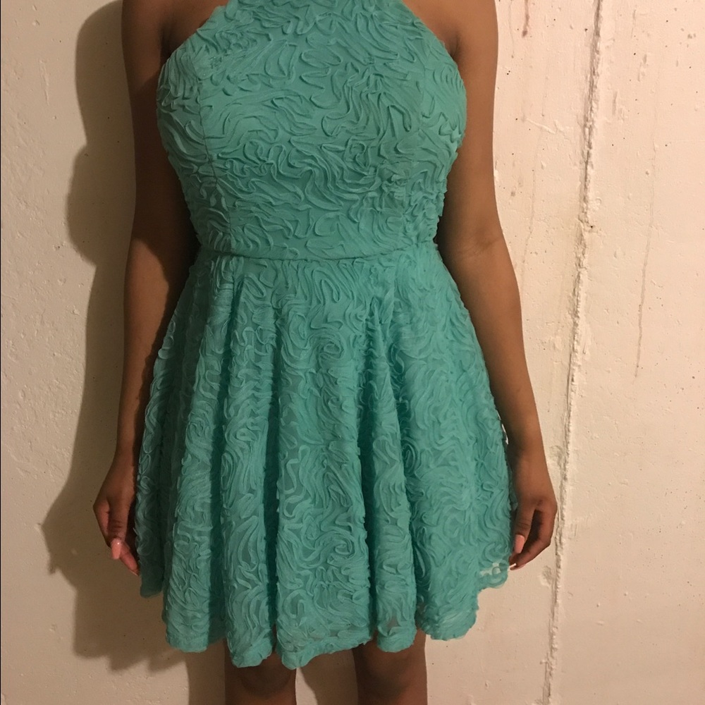 Dress - Picture 3 of 4