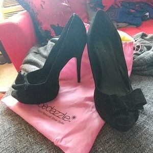 Shoe Dazzle Black Velvet pumps
