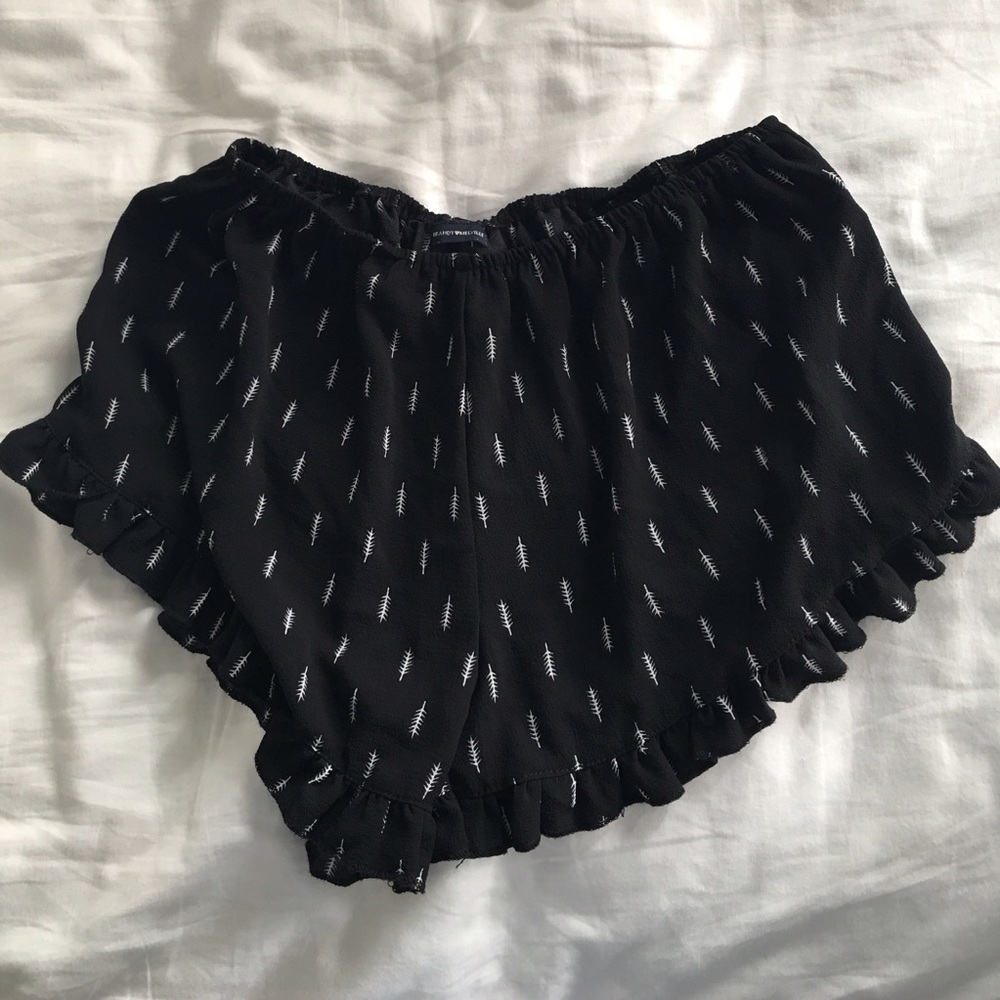 NEW Brandy Melville feather vodi shorts