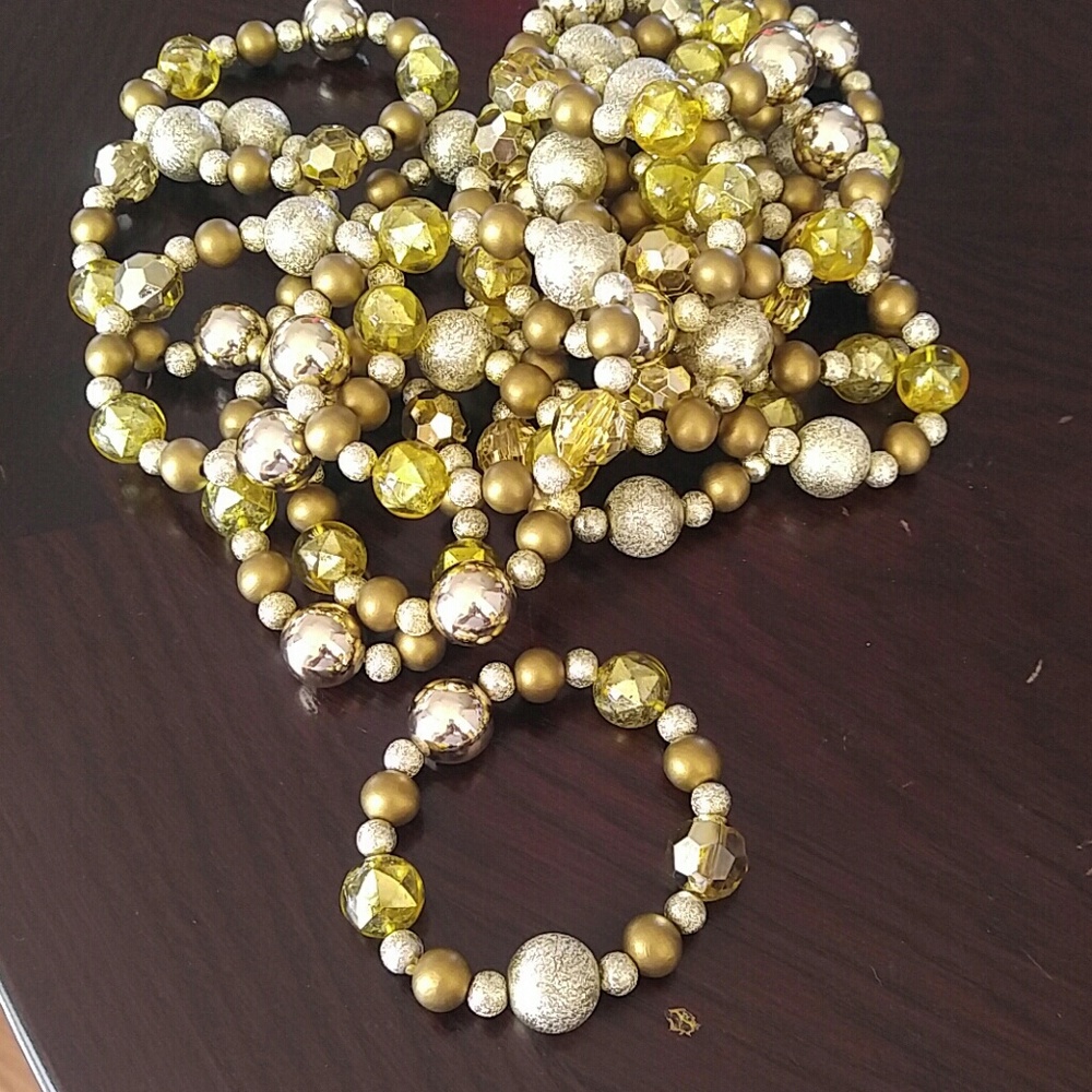 Color beads bracelet