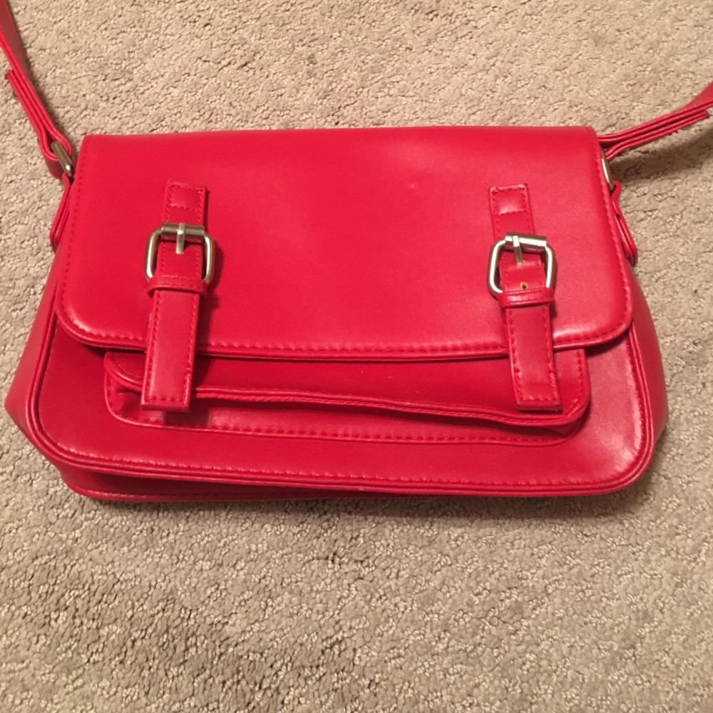 cute red purse ; adjustable straps!