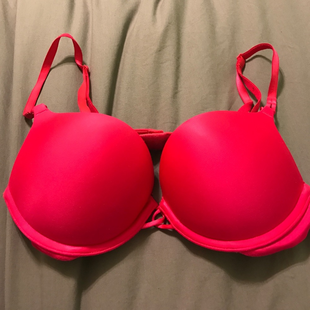 Victoria's Secret bombshell push up bra