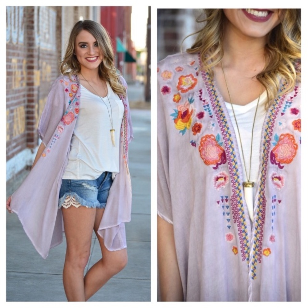 🛑 Donating tomorrow! Floral Embroidered Kimono