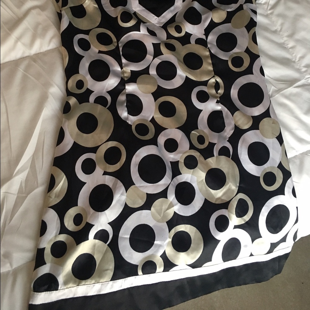 Dress - Picture 2 of 3