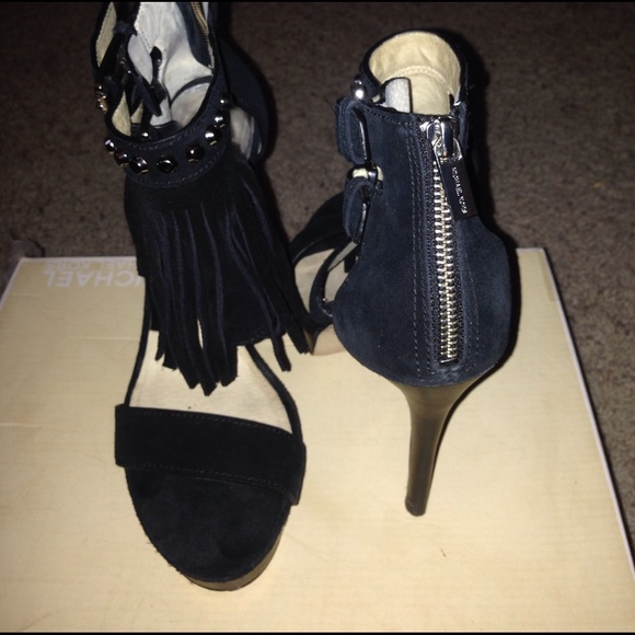 Heels - Picture 2 of 4