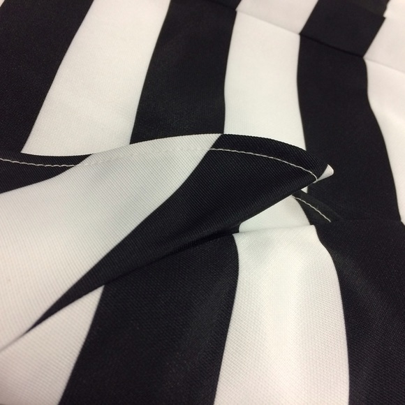 NWT Super Cute Shorts (SMALL) - Picture 4 of 4