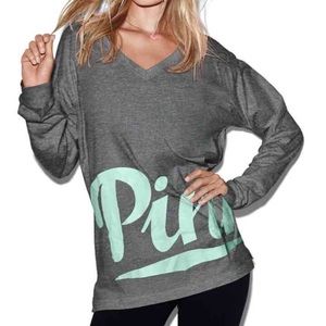 🎀 traded 🎀Vs pink campus vneck shirt