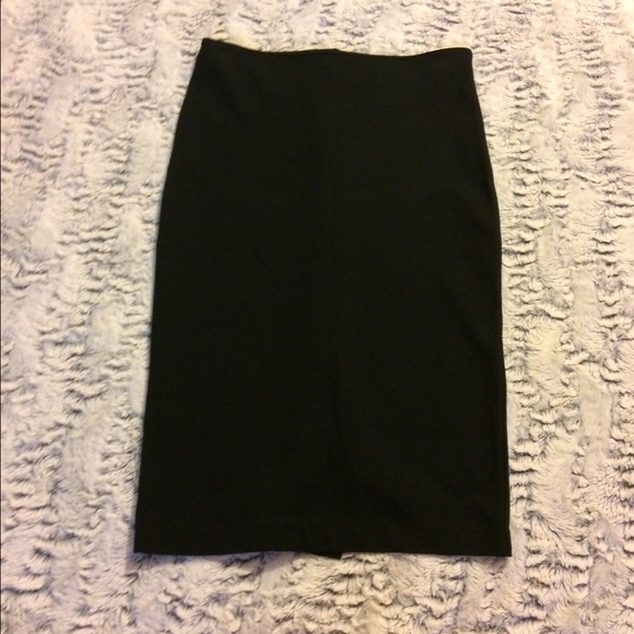Merona Dresses & Skirts - EUC Merona Pencil Midi Skirt Size 6 in Black
