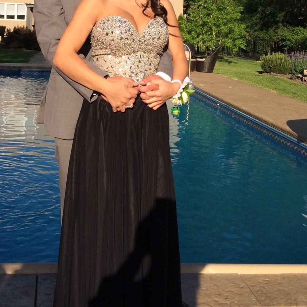 Peaches Asped Black Sequence Prom Dress