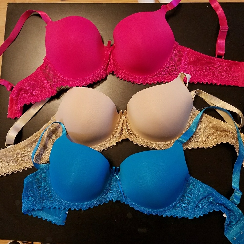 Lot of 3 Queen bras 34D