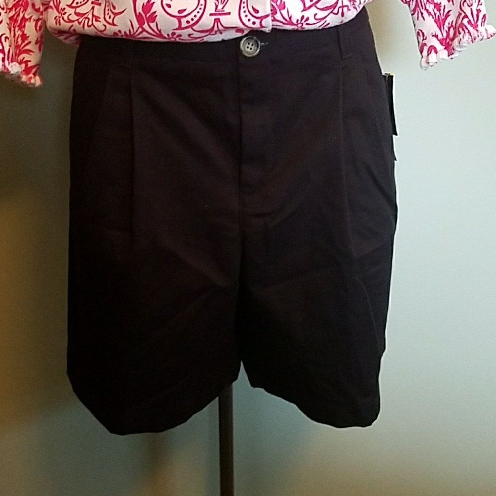 NWT BLACK PLEATED SHORTS SIZE 12