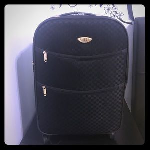 Great condition carry on luggage