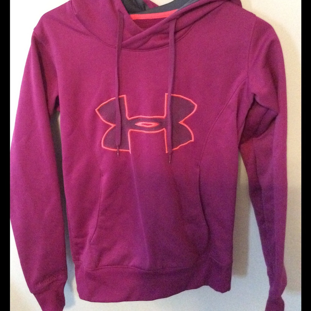 Underarmour swearshirt with hood