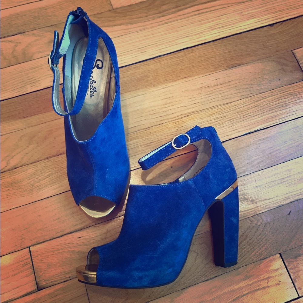 Seychelles blue suede platforms with gold trim