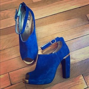 Seychelles blue suede platforms with gold trim