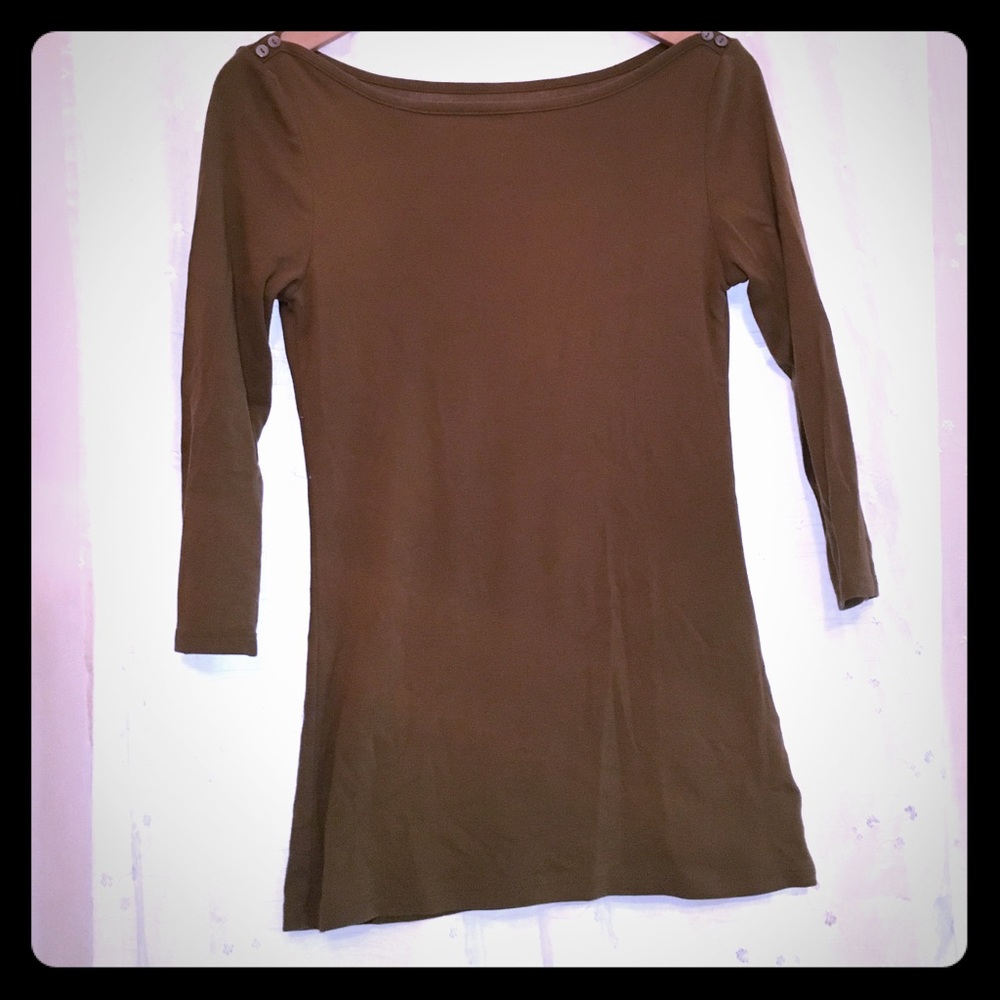 Olive old navy 3/4 sleeve knit shirt.