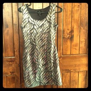 Filtre sequin silver leaves on gray dress