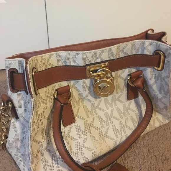 MK Hamilton Medium Logo EW Satchel in Vanilla - Picture 2 of 4