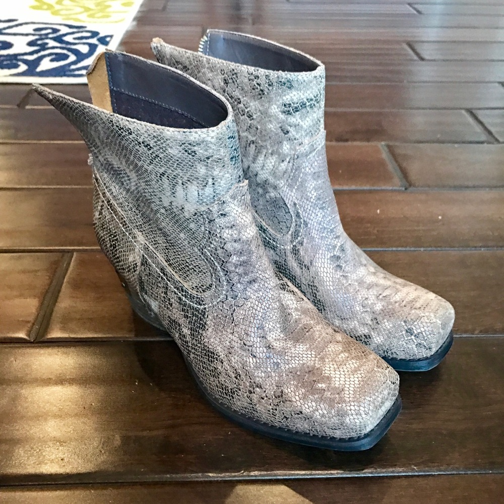 Crocodile or snake skin bootie