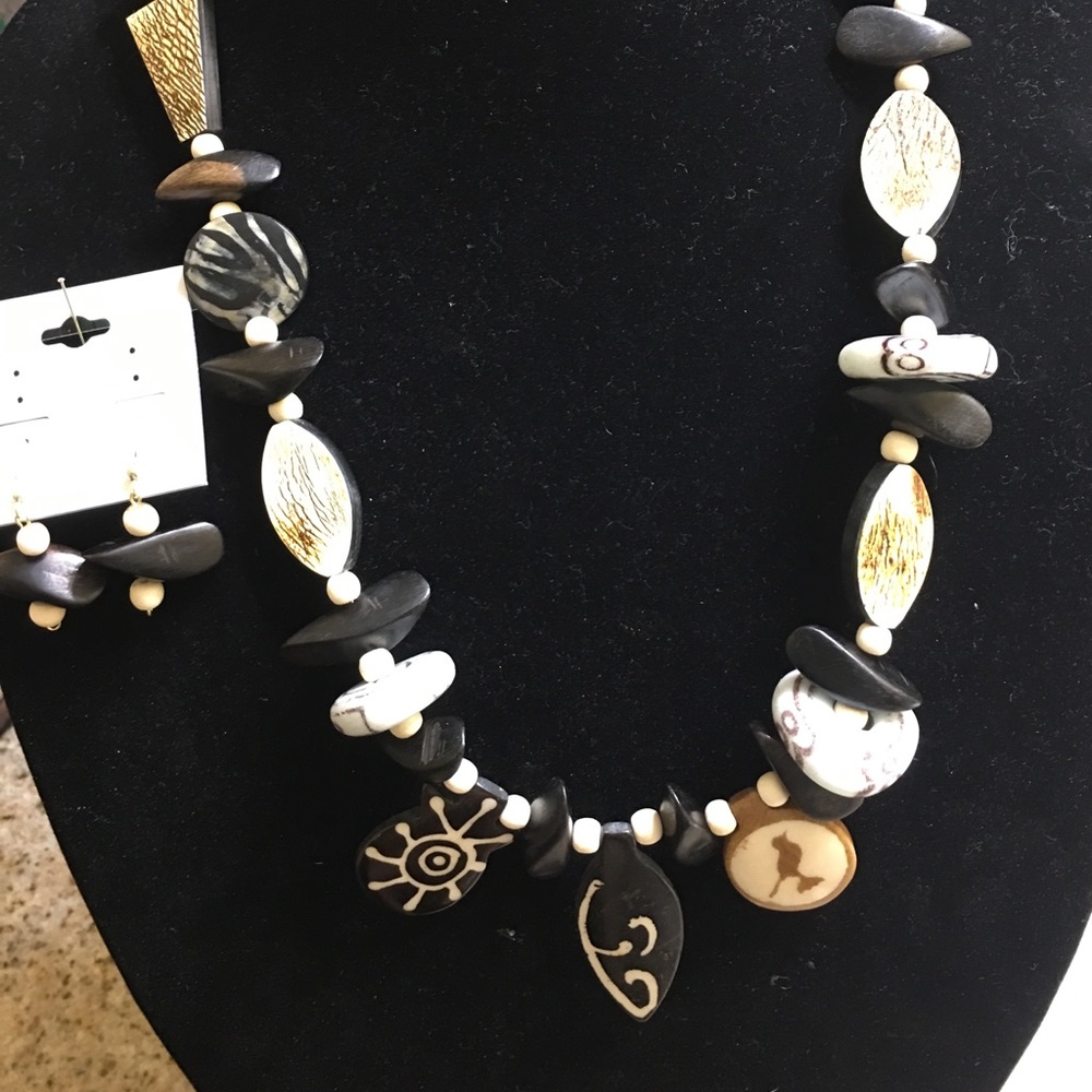 Handcrafted African theme Necklace Set. 🐆🐅