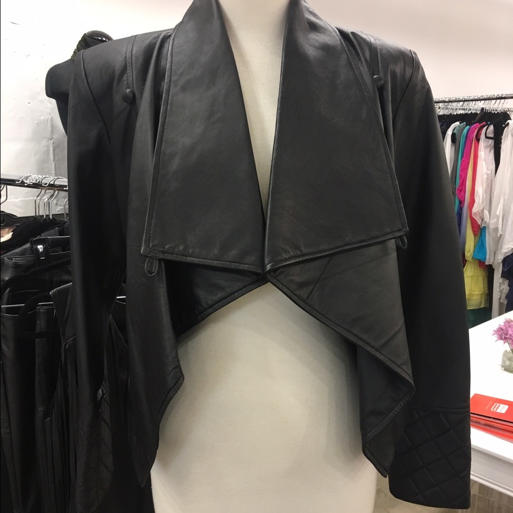 PELLE d'arte by NAIRANA Leather Cape Jacket