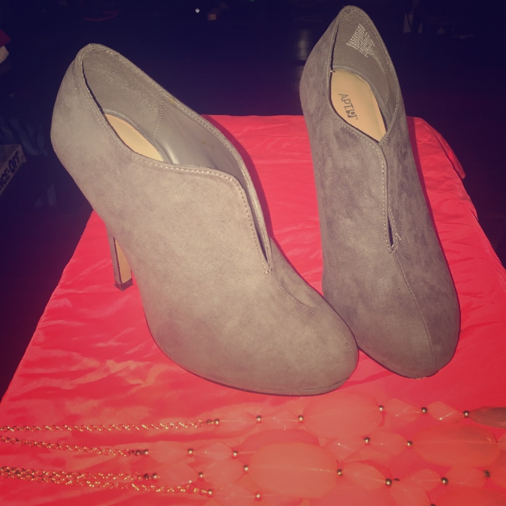 APT.9 Elegant Grey  Heels