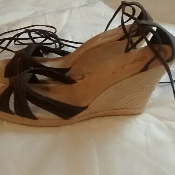 Stacked wedge sandals - never worn with box - Picture 2 of 3