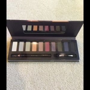 Profusion smoky eyeshadow palette Profusion smoky eyeshadow palette