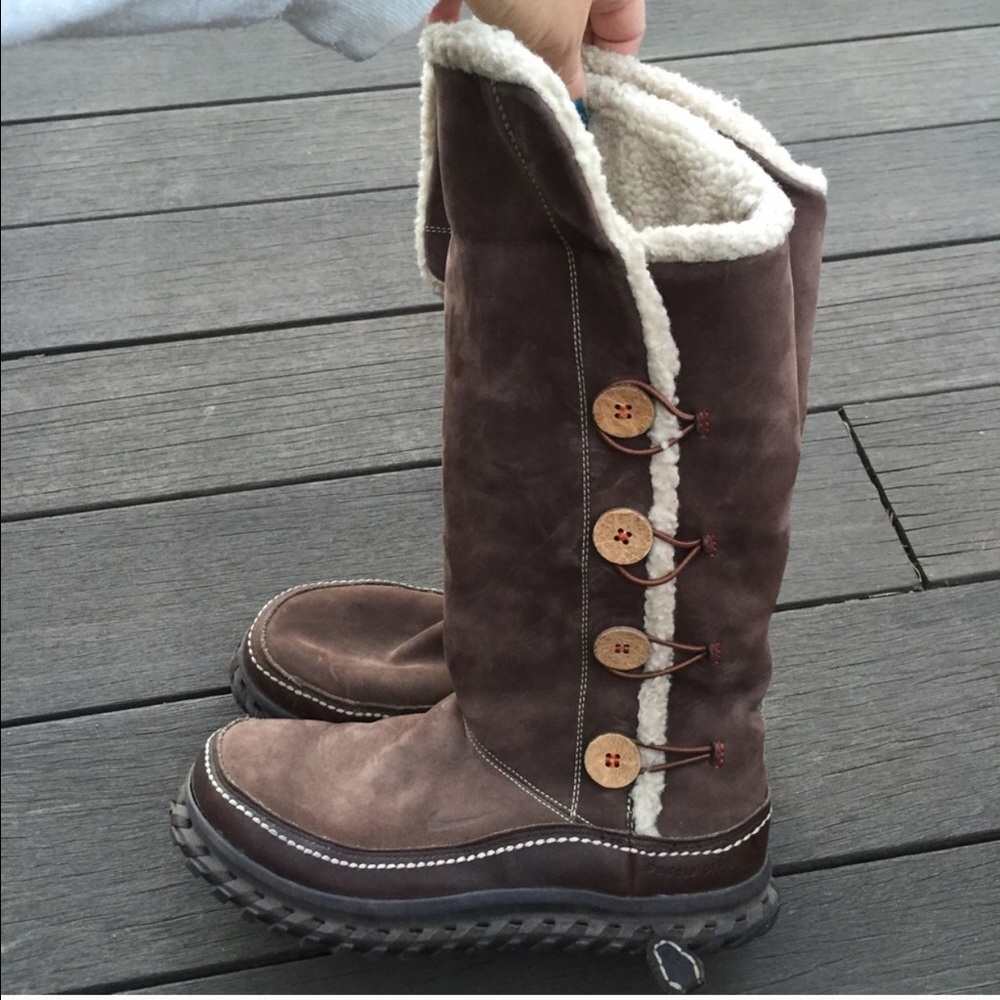 Nike brown shearling boots